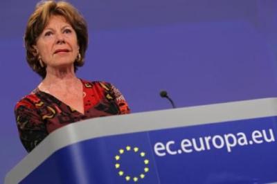 Neelie Kroes roaming gratis Unione Europea costi internet 2014 Tariffe Roaming: Finalmente lEuropa è daccordo, al via il taglio delle tariffe dal 2016