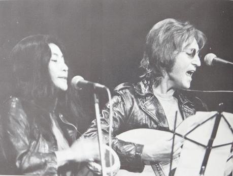 Yoko_Ono_and_John_Lennon_at_John_Sinclair_Freedom_Rally