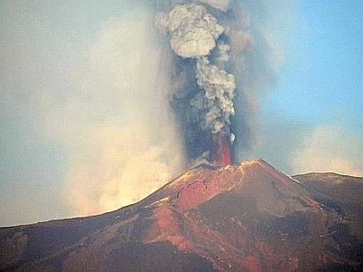 Nuova eruzione dell'Etna Situazione monitorata dalla Protezione Civile