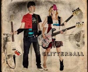 “Love is like water”, videoclip del duo Glitterball con la regia di Fricso