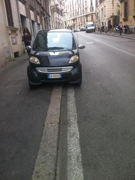 Qualcuno salvi Via Nizza e i suoi marciapiedi. Ecco come è ridotta una 'strada 'verde' nella città a misura di bambini e disabili...