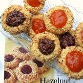 Da Biscuits, sablés, cookies di Martha Stewart gli Hazelnut Thumbprints e poi...la mostra di...