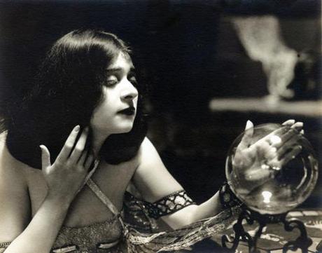 TI CAGHI IN MANO – La storia di Theda Bara, la prima strega del cinema hollywoodiano