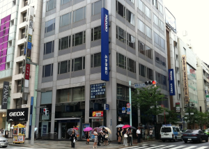 La sede centrale della Mizuho Bank di Tokio (bankingmergers.blogspot.com)