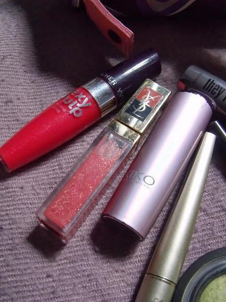 WHAT'S IN MY BEAUTY CASE? WHAT'S IN MY BEAUTY CASE?