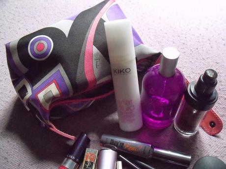WHAT'S IN MY BEAUTY CASE? WHAT'S IN MY BEAUTY CASE?