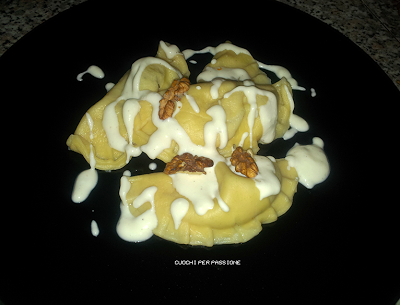 Ravioli alla Zucca e Noci con salsa al Taleggio