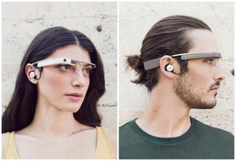 Google Glass version 2.0 earbud 640x437 Ecco i nuovi Google Glass Explorer Edition 2.0 con lauricolare opzionale
