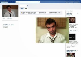 Replica le foto dei  profili facebook e diventa subito famoso