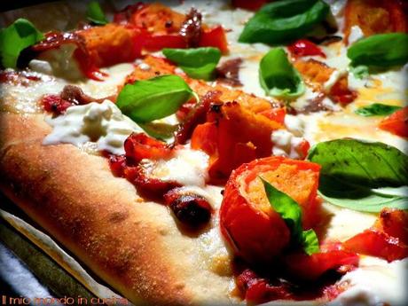 PIZZA alla puttanesca con BURRATA