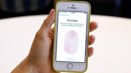 iphone 5s  il lettore di impronte digitali    stato hackerato  7801 iPhone 5S: Apple conferma i problemi alla batteria per alcuni modelli