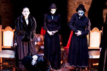 Bernarda La casa di Bernarda Alba di Federico Garcia Lorca, in scena al Teatro Senza tempo 