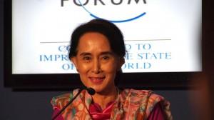 Il premio nobel per la pace birmano Aung San Suu Kyi ha ricevuto oggi la cittadinanza onoraria di Bologna e la laurea ad honorem in filosofia.