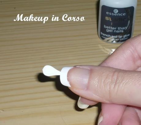 French Manicure con i prodotti Studio Nails di Essence