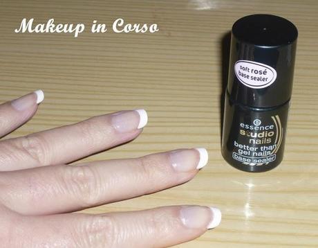 French Manicure con i prodotti Studio Nails di Essence