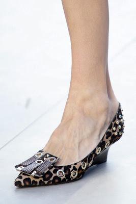 Il feticismo degli stilisti non conosce confini.