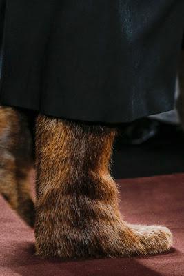 Il feticismo degli stilisti non conosce confini.