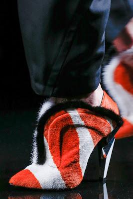 Il feticismo degli stilisti non conosce confini.