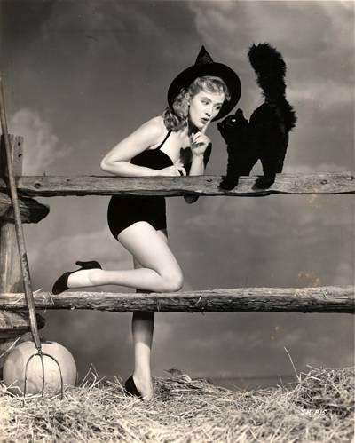 Vintage-Halloween-Witch-Joyce-Holden via moicani_fr