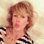 Alessia Marcuzzi, mamma super: lunguaccie, tacchi e gambe nude su Instagram