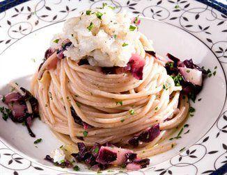 Spaghetti con gamberetti e radicchio