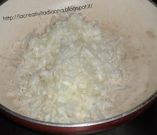 Cestini di pasta Brisè con roselline di prosciutto e biscottini di formaggio.