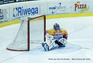 Hockey su ghiaccio: Un’altra incredibile rimonta degli Stellati: Quando il Valpusteria pregustava già i tre punti, l’Asiago cambia passo, rimonta e vince la gara lasciando basito il pubblico della Leitner Solar Arena di Brunico. (by Vito De Romeo)