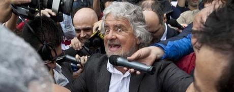 Beppe Grillo occhi pallati LP 640