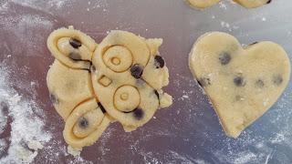 Gufi di pasta frolla con gocce di cioccolato: oramai è caccia alle formine più belle!