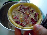 Mini quiche con radicchio, noci e gorgonzola.