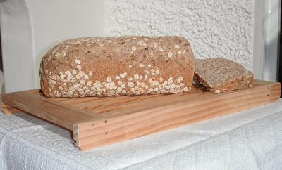 Pane integrale in cassetta con fiocchi d'avena e latte di soia