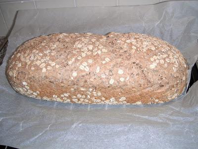 Pane integrale in cassetta con fiocchi d'avena e latte di soia