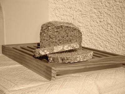 Pane integrale in cassetta con fiocchi d'avena e latte di soia