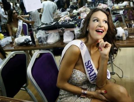 Brasileira vence concurso de beleza transexual e travesti na Tailândia