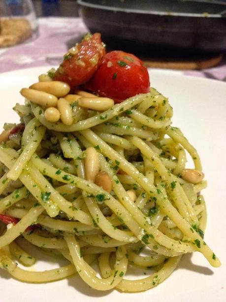 Spaghetti al pesto di prezzemolo, pinoli, limone e colatura di alici