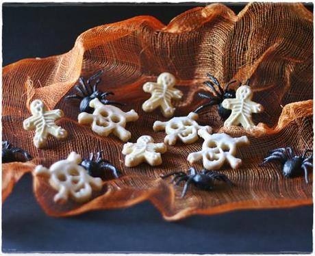 Skull skeleton cookies