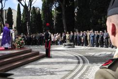 Il Capo di Stato Maggiore della Difesa alla commemorazione dei Caduti presso il cimitero monumentale del Verano.