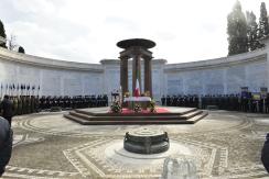 Il Capo di Stato Maggiore della Difesa alla commemorazione dei Caduti presso il cimitero monumentale del Verano.