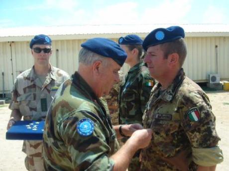 Somalia/ EUTM, Medal Parade. Il comandante della Mssione elogia dei militari italiani