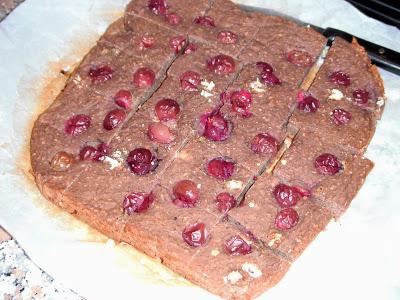 Finti brownies alla castagna e uva fragola (veggie style & sugar free)