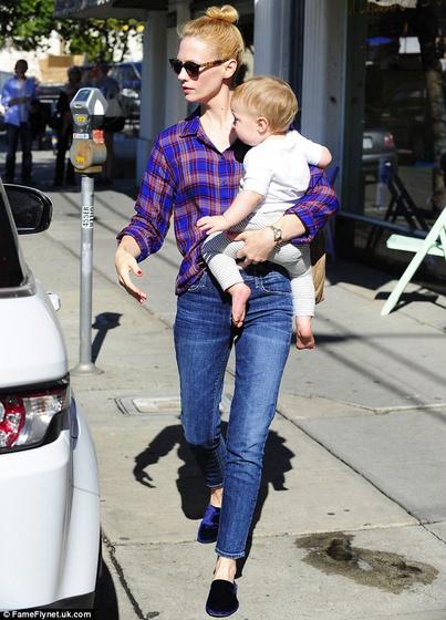 January Jones ed i suoi tanti modi di indossare un jeans