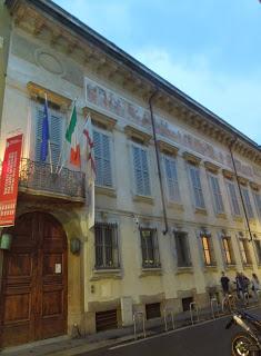 Palazzo Morando: maschere di ieri, abiti di oggi