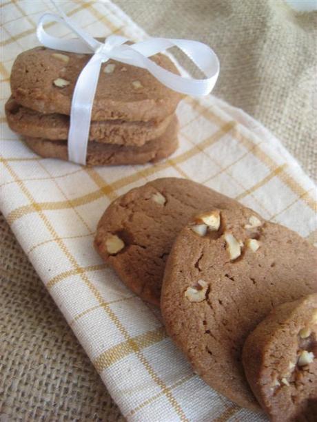 Biscotti cioccolato e nocciole presentazione