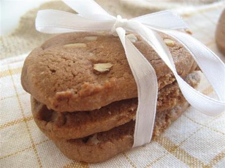 Biscotti cioccolato e nocciole pronti