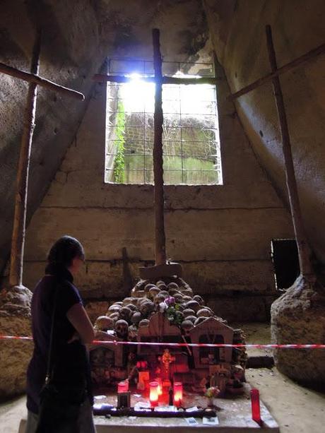 Il Cimitero delle Fontanelle ed il culto dei morti a Napoli