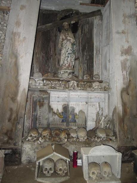 Il Cimitero delle Fontanelle ed il culto dei morti a Napoli