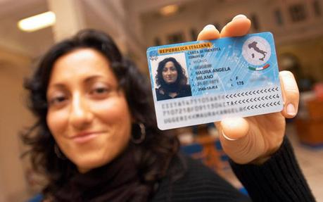La carta d'identità elettronica italiana anche a chi ha il permesso di soggiorno valido
