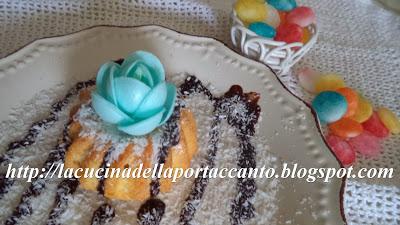 Ciambelline al cocco e rum con note di cioccolato