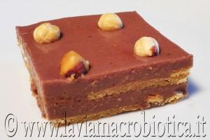 Budino alle nocciole con biscotto