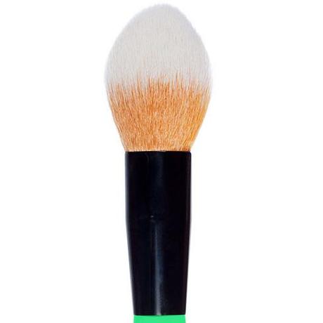MintTapered-brush-GlossyArtist-NeveCosmetics-01